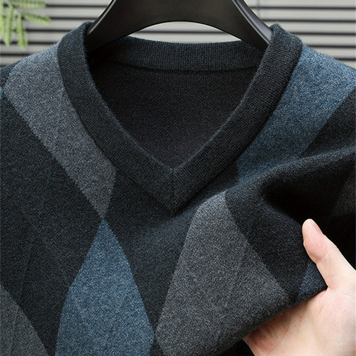 Finn | V-Neck Mens Argyle Jumper