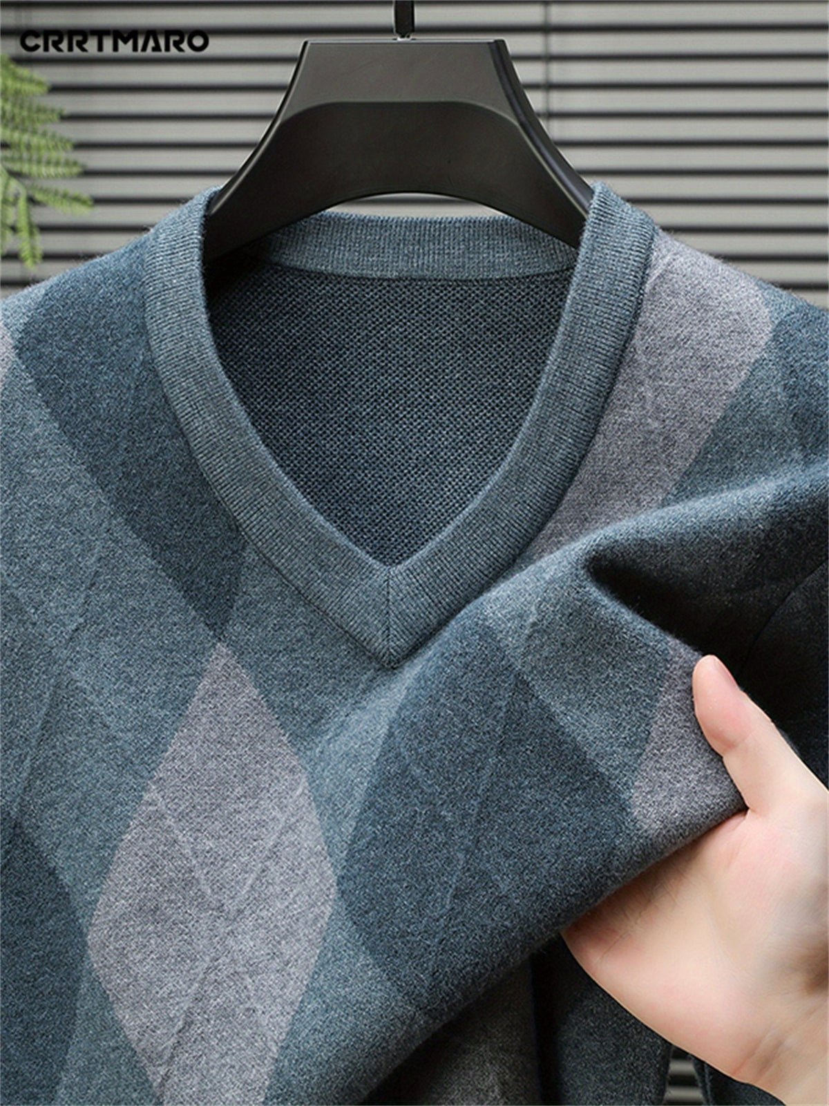 Finn | V-Neck Mens Argyle Jumper