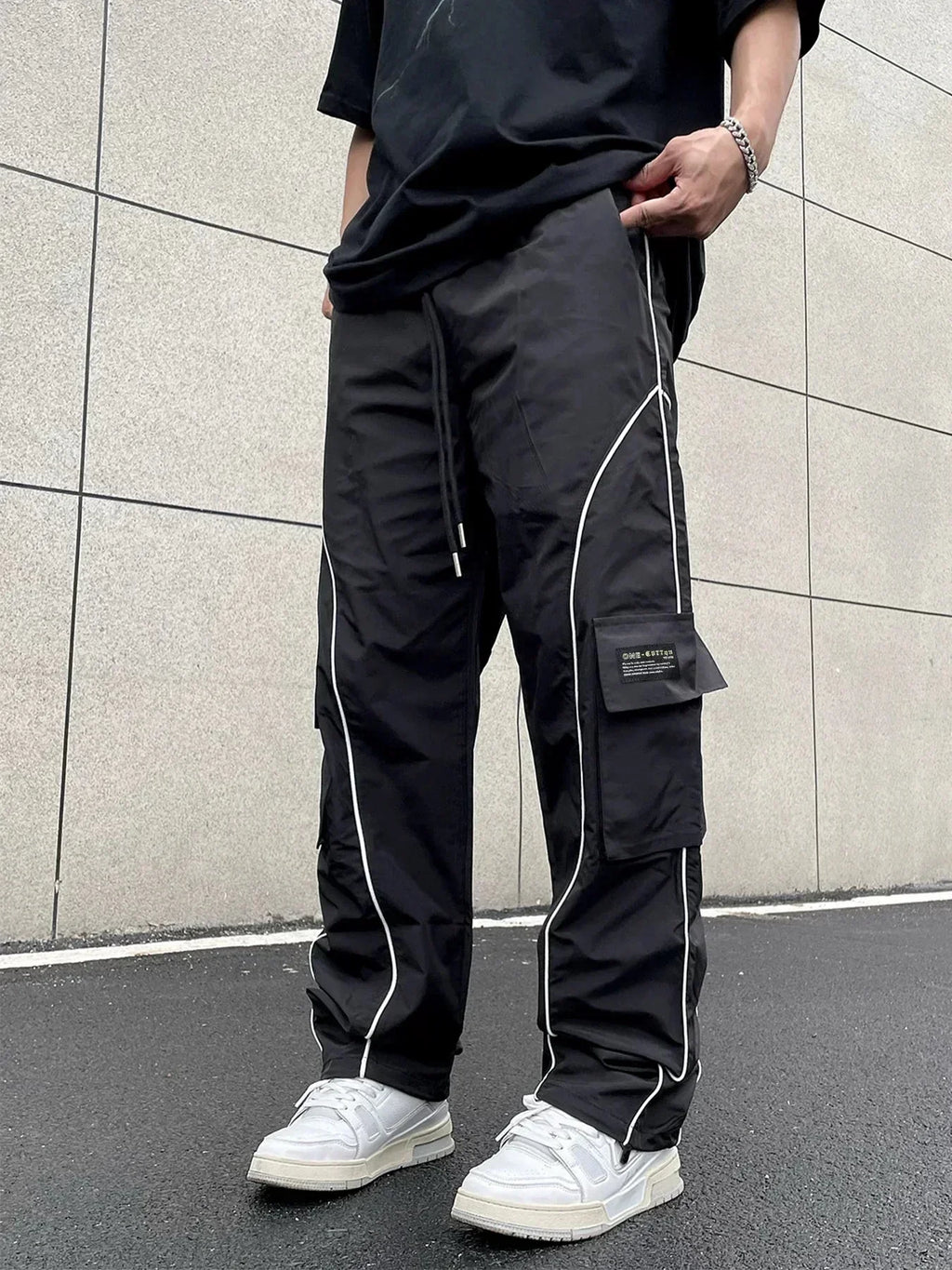 Henry | Timeless Loose-Fit Cargo Trousers with Contrast Piping