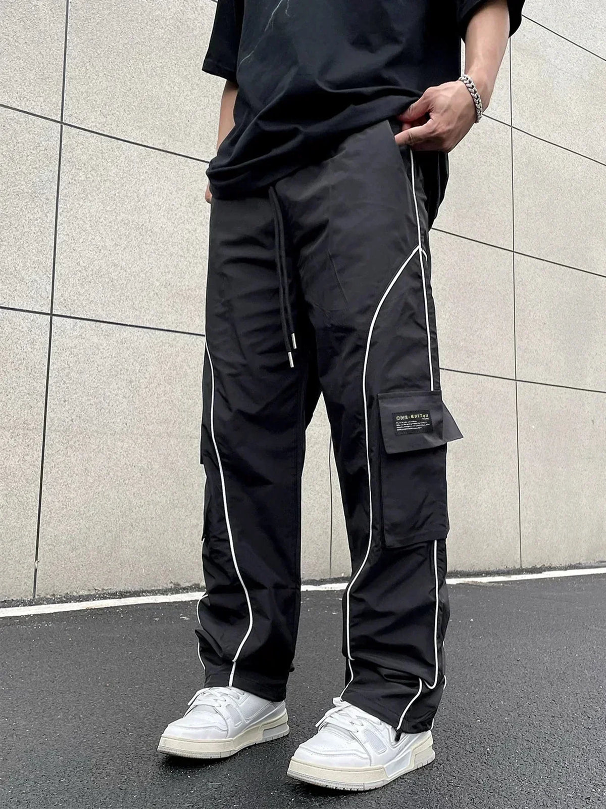 Henry | Timeless Loose-Fit Cargo Trousers with Contrast Piping