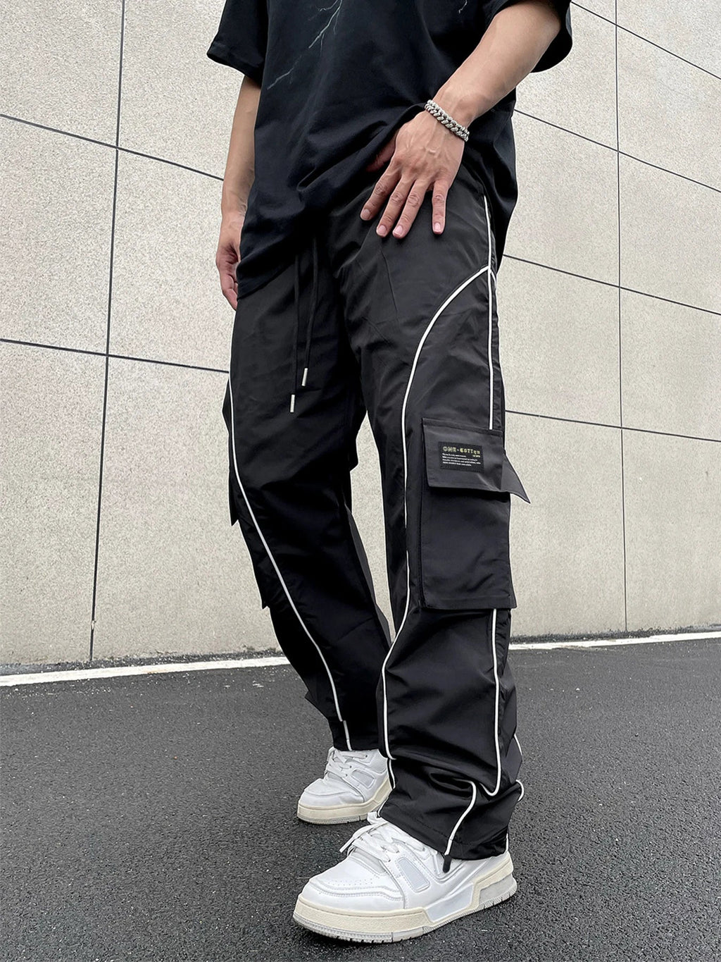 Henry | Timeless Loose-Fit Cargo Trousers with Contrast Piping