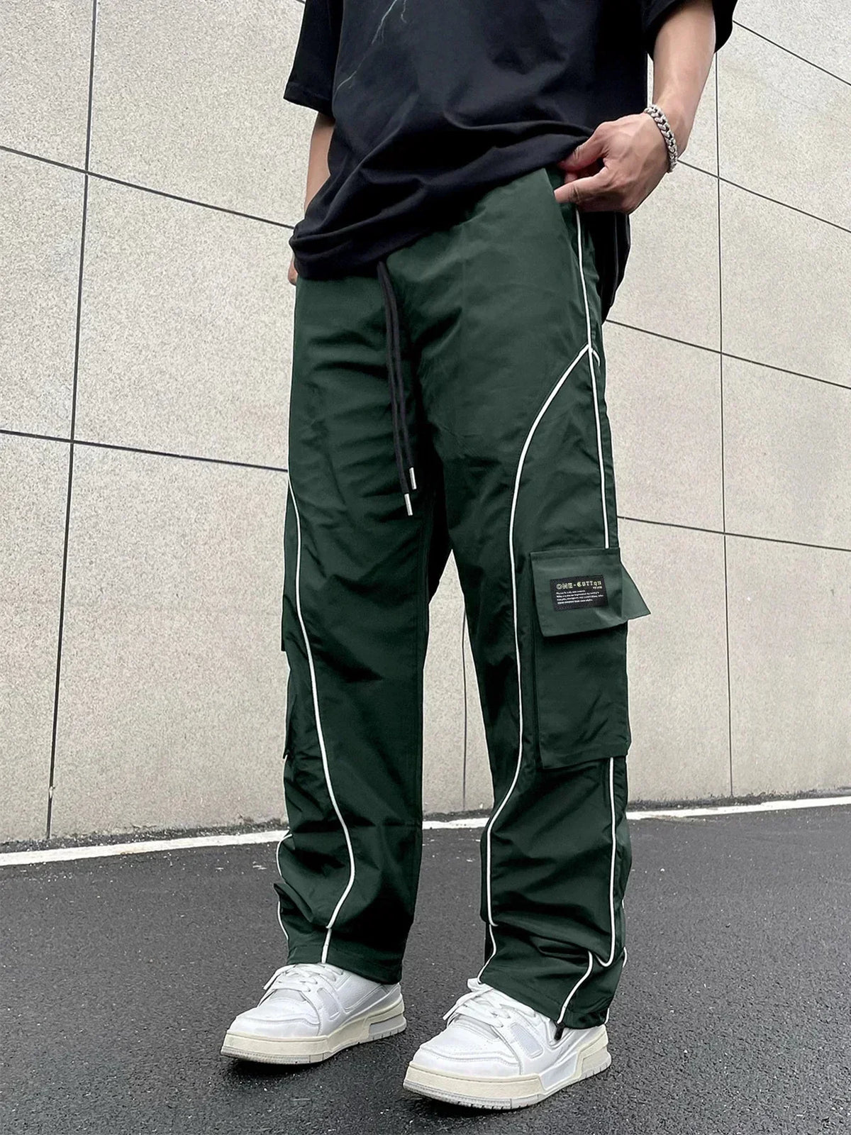 Henry | Timeless Loose-Fit Cargo Trousers with Contrast Piping