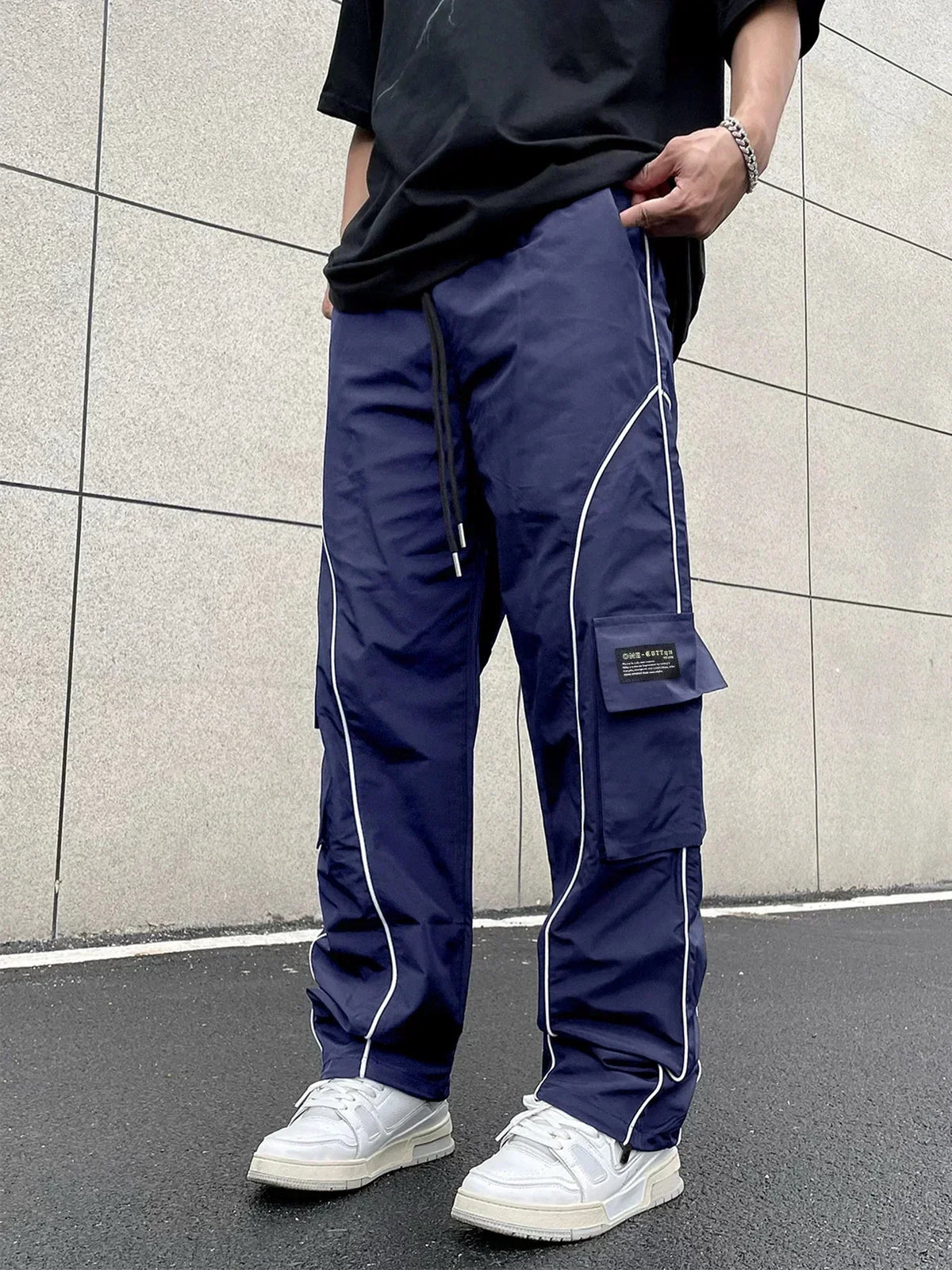 Henry | Timeless Loose-Fit Cargo Trousers with Contrast Piping