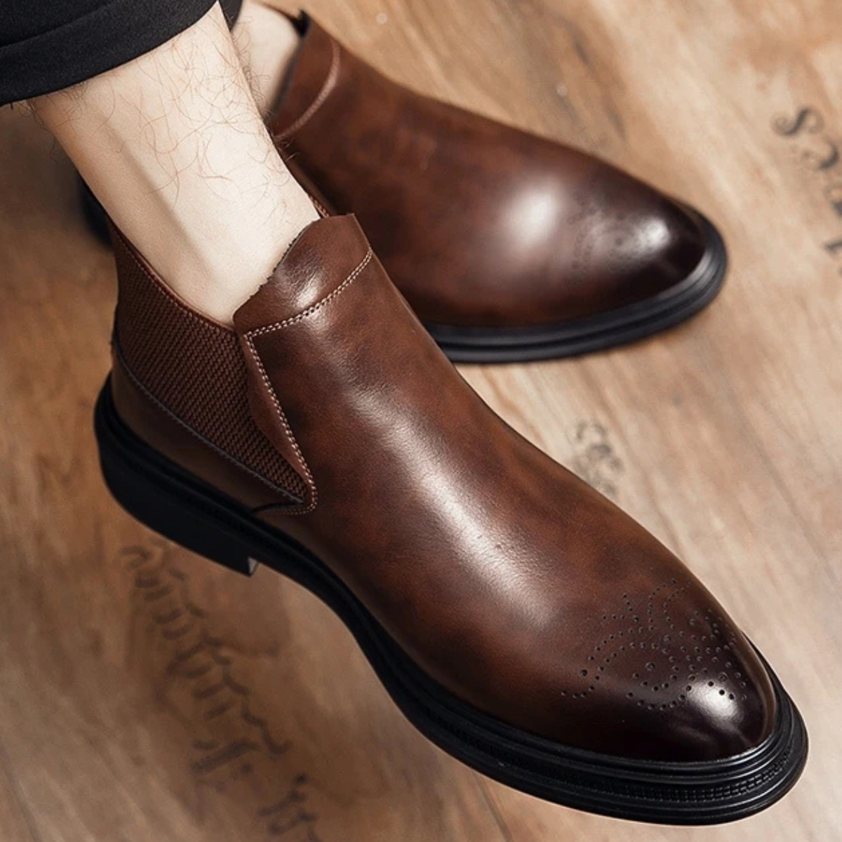 Hunter | Timeless Chelsea Brogue Detail Mens Boots