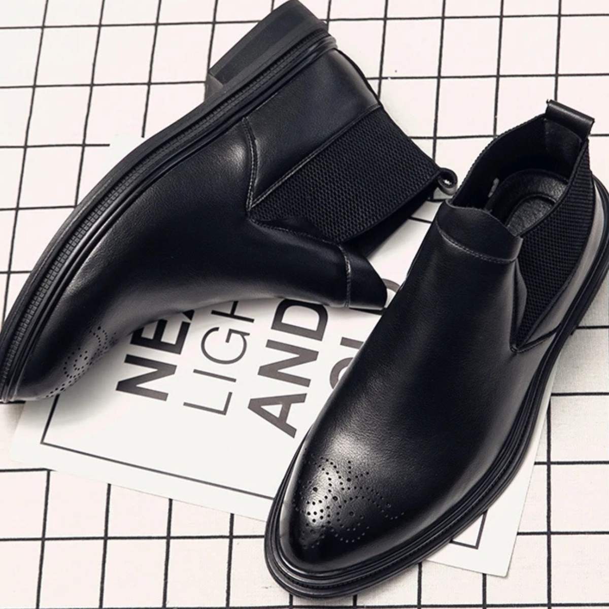 Hunter | Timeless Chelsea Brogue Detail Mens Boots