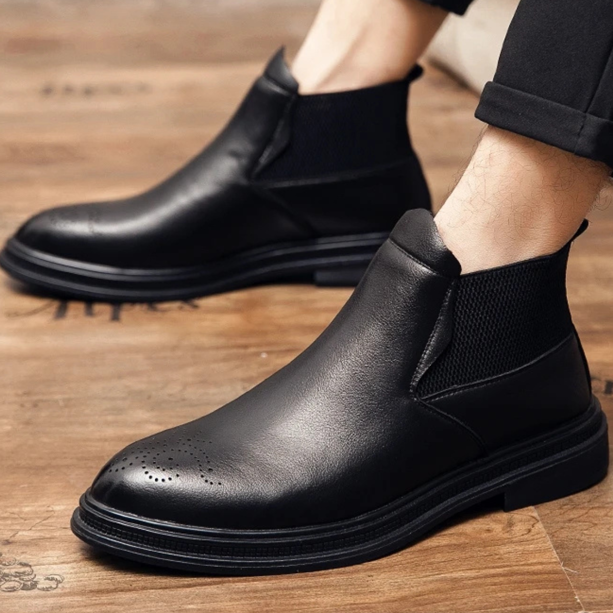 Hunter | Timeless Chelsea Brogue Detail Mens Boots