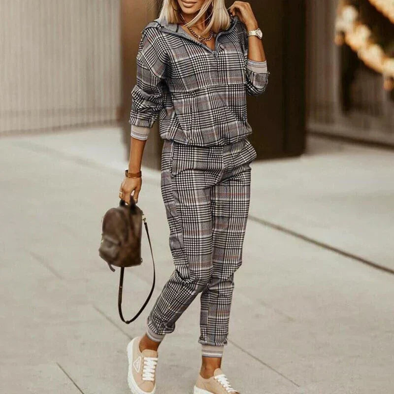 Sara | Effortless Zip-Up Tracksuit with Patterned Panel Joggers